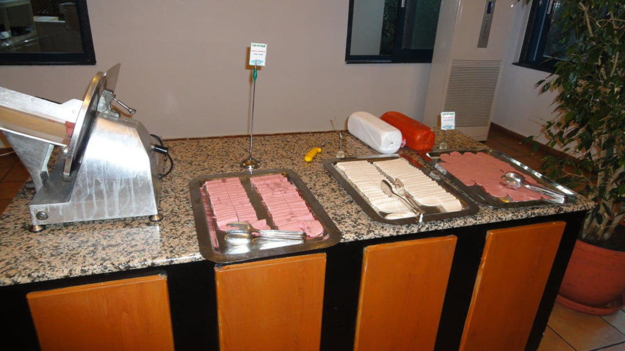 Frühstücksaufschnitt nett angerichtet Le Jardin Resort