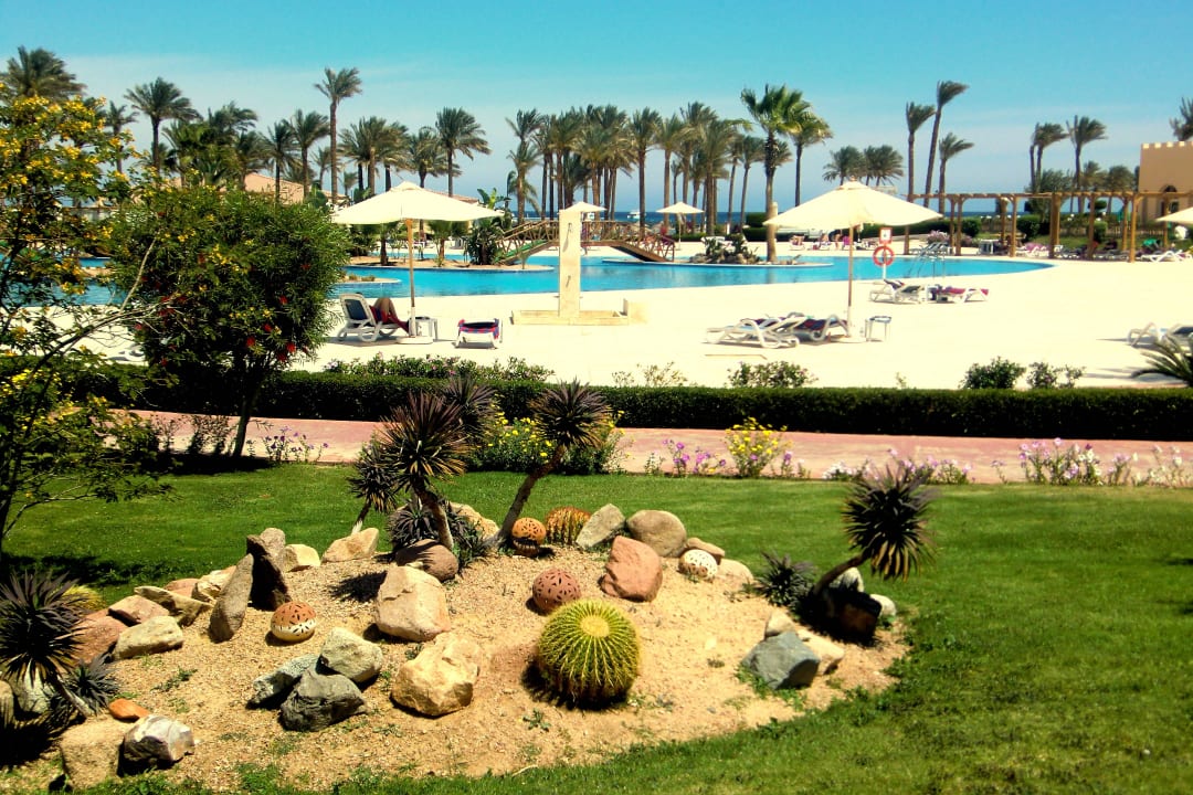 Großzügige Liegeflächen Cleopatra Luxury Resort Makadi Bay