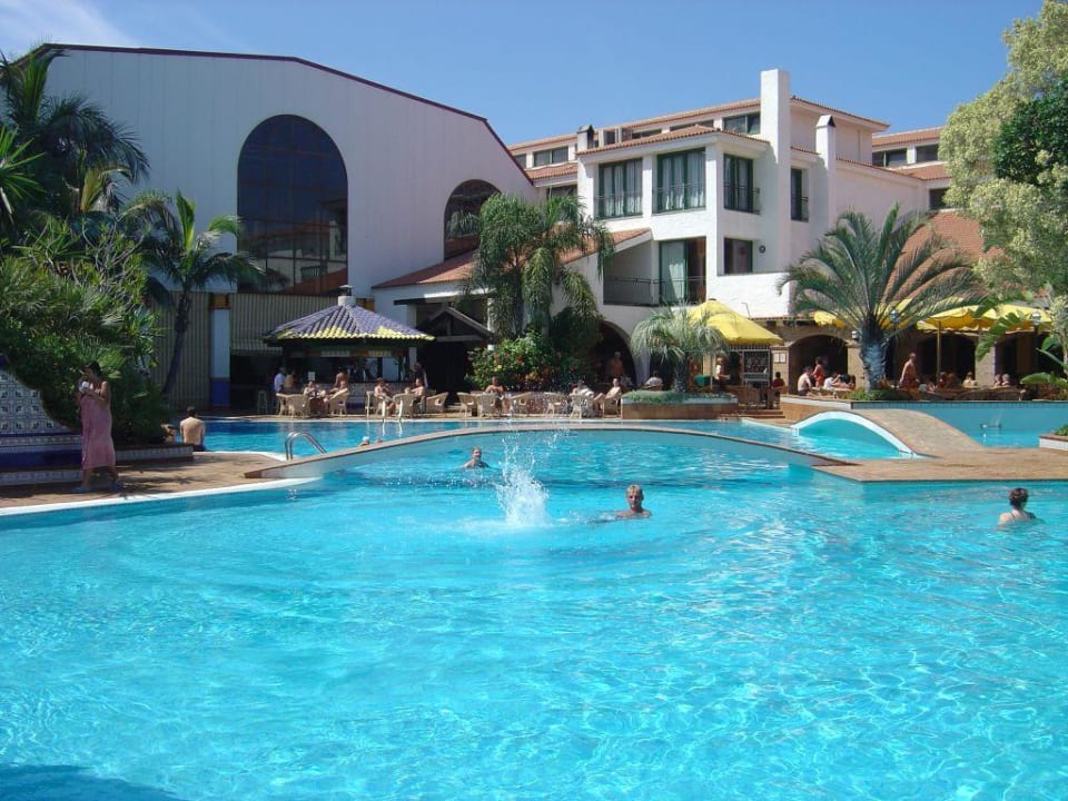 Blick vom Pool auf das (Animations) Haus Park Club Europe