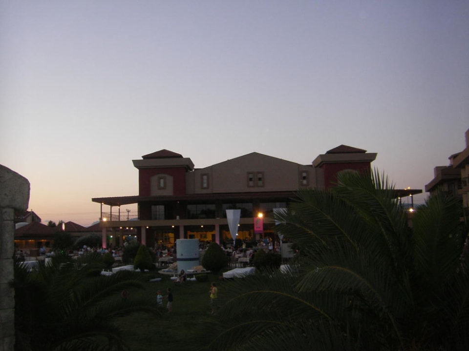 Haupthaus mit Restaurant Hotel Victory Resort