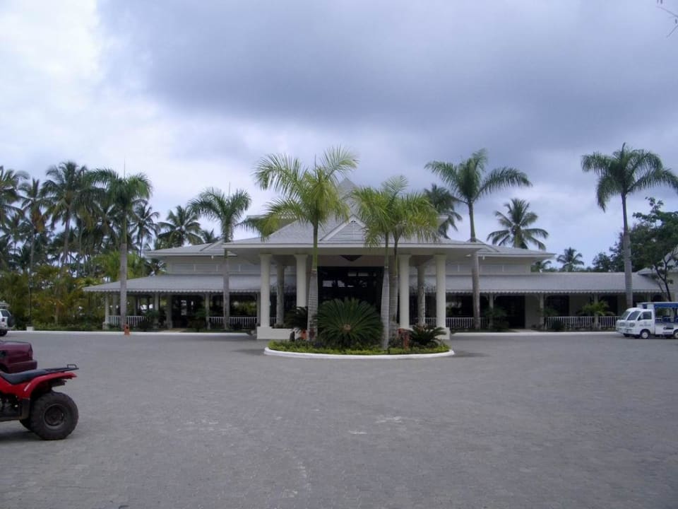 Vorderansicht Bahia Principe Grand El Portillo