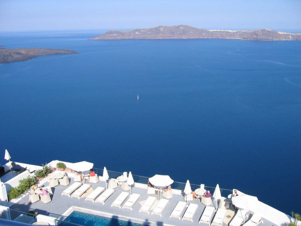 Sonnenterrasse und Poolanlage Belvedere Suites Santorini
