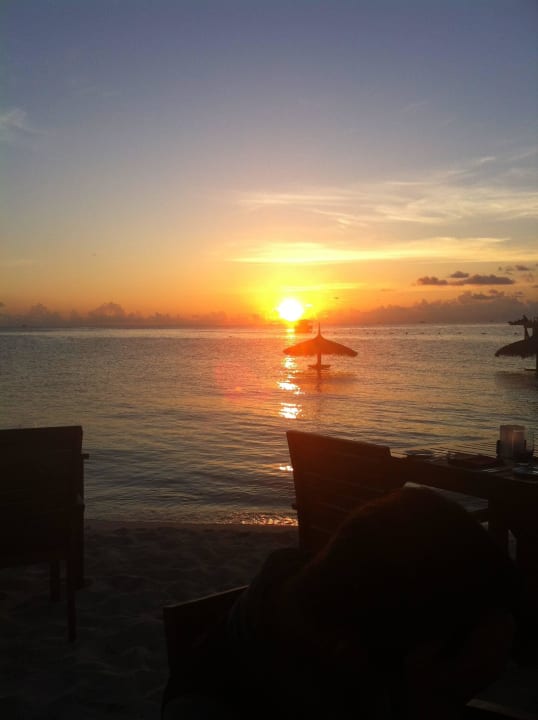 Sonnenuntergang Centara Ras Fushi Resort & Spa Maldives