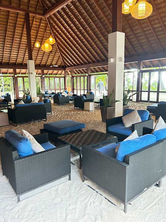 Lobby Vilamendhoo Island Resort & Spa