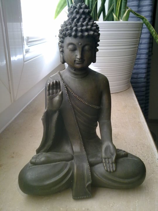 Dekoartikel auf der Fensterbank An Hotel