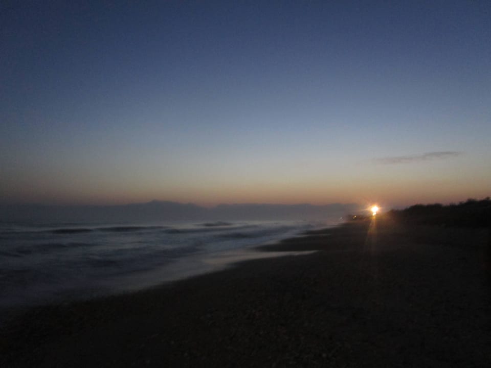 Morgens vor Sonnenaufgang Acharavi Beach Hotel