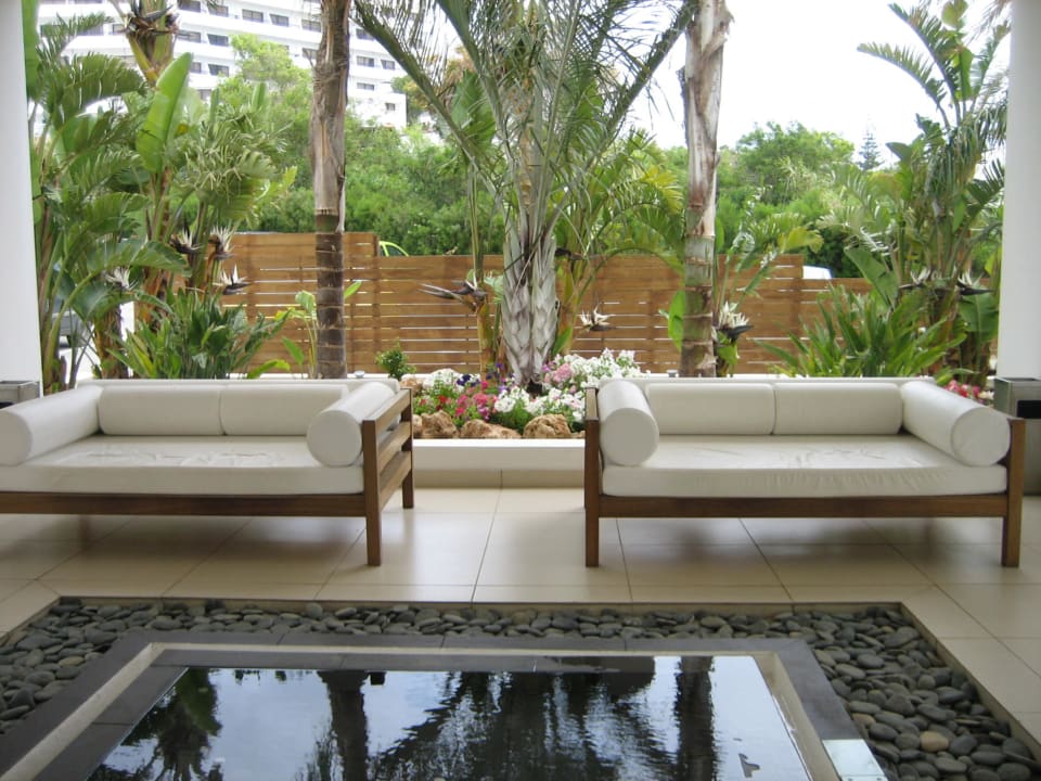 Eingang Napa Mermaid Hotel & Suites