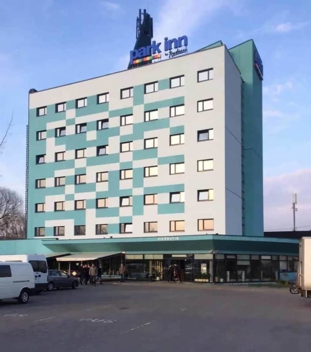 Front hotelu z parkingu Green Park Hotel Klaipeda