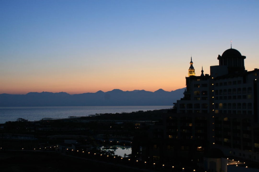 Ausblick bei Nacht Saturn Palace Resort Hotel