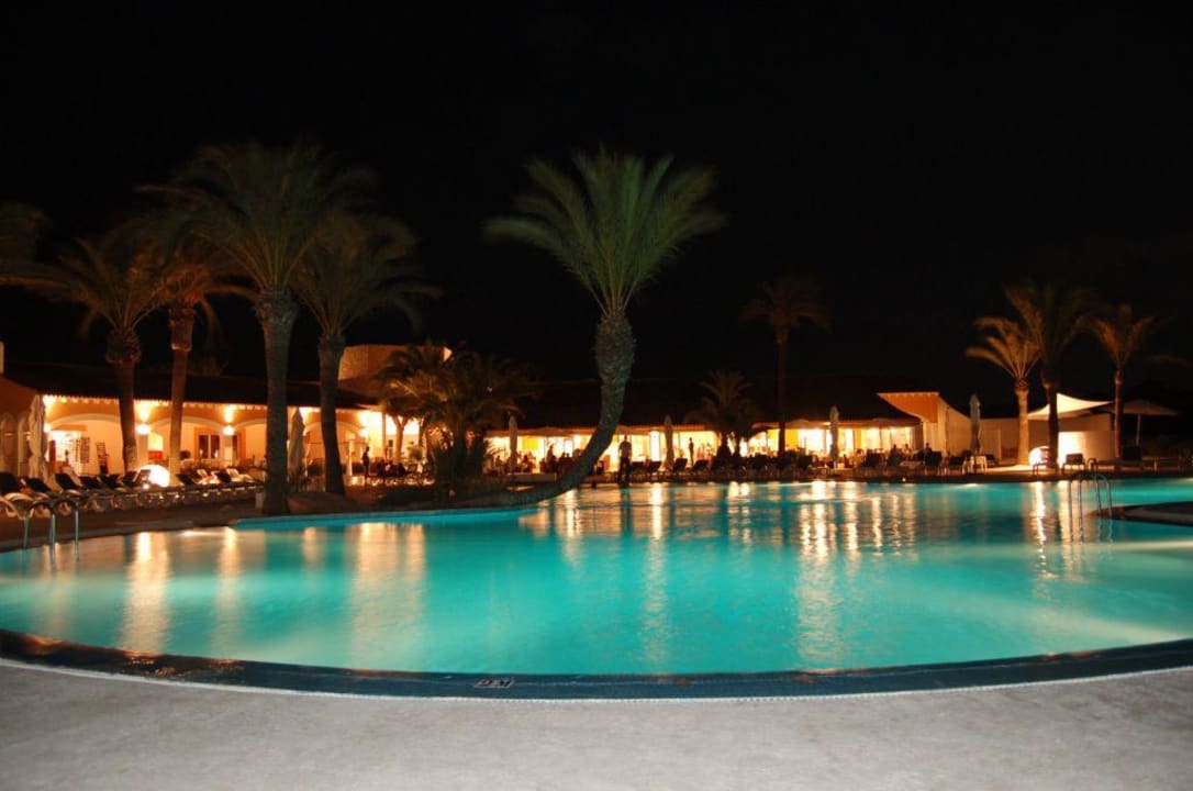Pool und Restaurant Destino Pacha Ibiza Resort - Adults only
