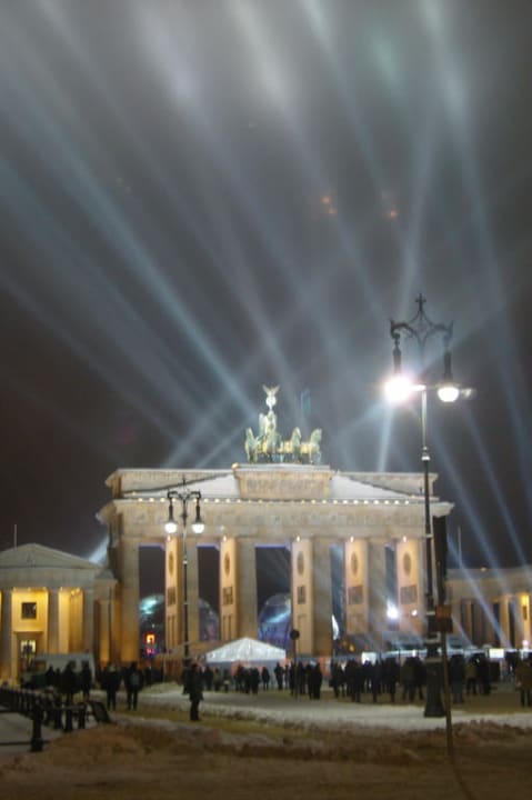 Blick vom Quaree auf das Brandenburger Tor Hotel Adlon Kempinski Berlin