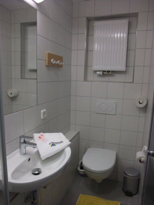 Bad mit Dusche/WC Jugendherberge Heidelberg International