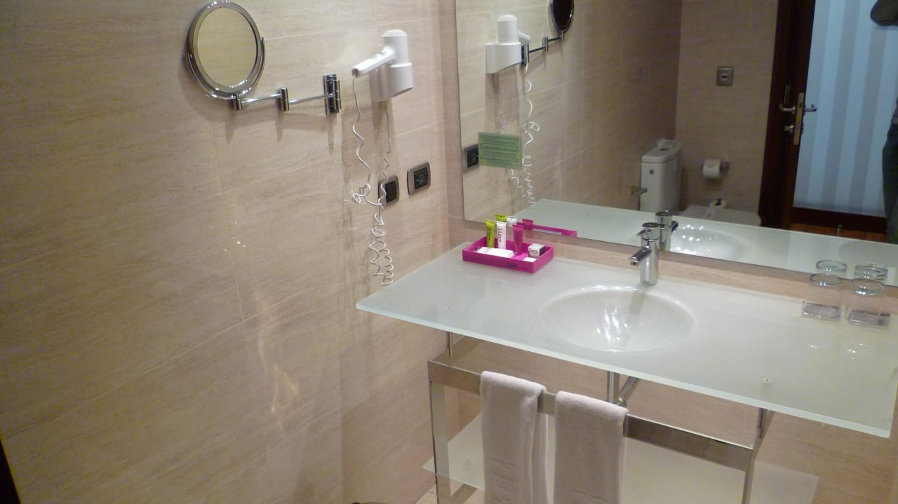 Waschtisch im Bad Hotel Zenit Lisboa