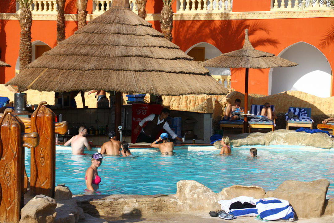Swim up bar Pickalbatros Alf Leila Wa Leila Resort - Neverland Hurghada