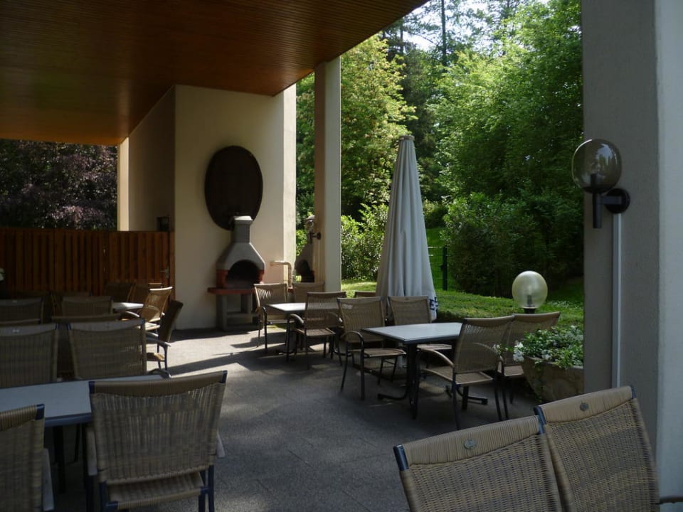 Die Speiseterrasse (noch nicht eingedeckt) Leonardo Royal Hotel Baden-Baden
