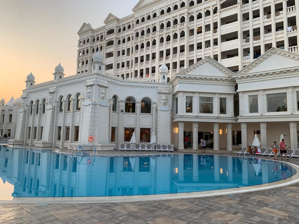 Pool Kamelya Aishen Club