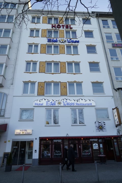 Außenansicht Hotel Edel Weiss