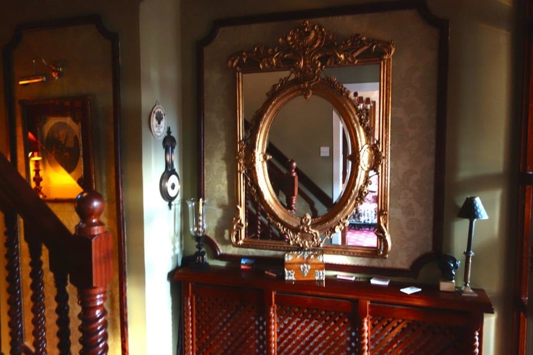 Eingangsbereich mit Treppenaufgang Ardeevin Guest Accommodation