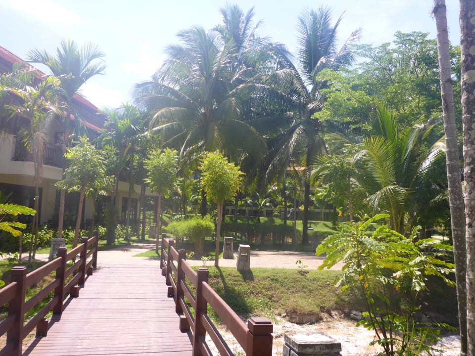 Blick in die Gartenanlage Khaolak Laguna Resort