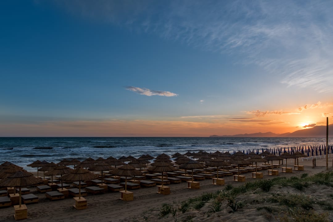 Strand Cumeja Beach Club & Hotel