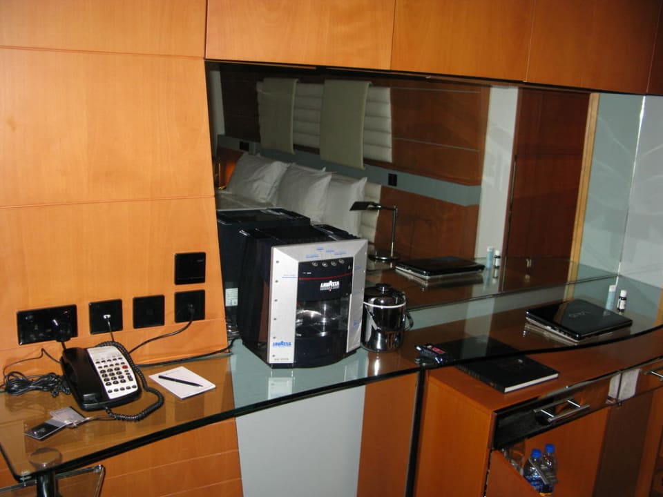 Bar der Executive Suite Golden Sands Hotel Creek