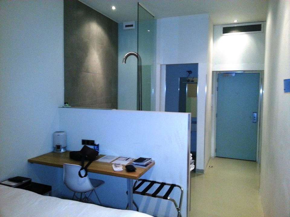 Beim Duschen ist die Übeschwemmung leider  unverme Hotel Stroom