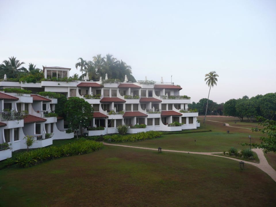 Anlage vom Garten aus gesehen Taj Bentota Resort & Spa