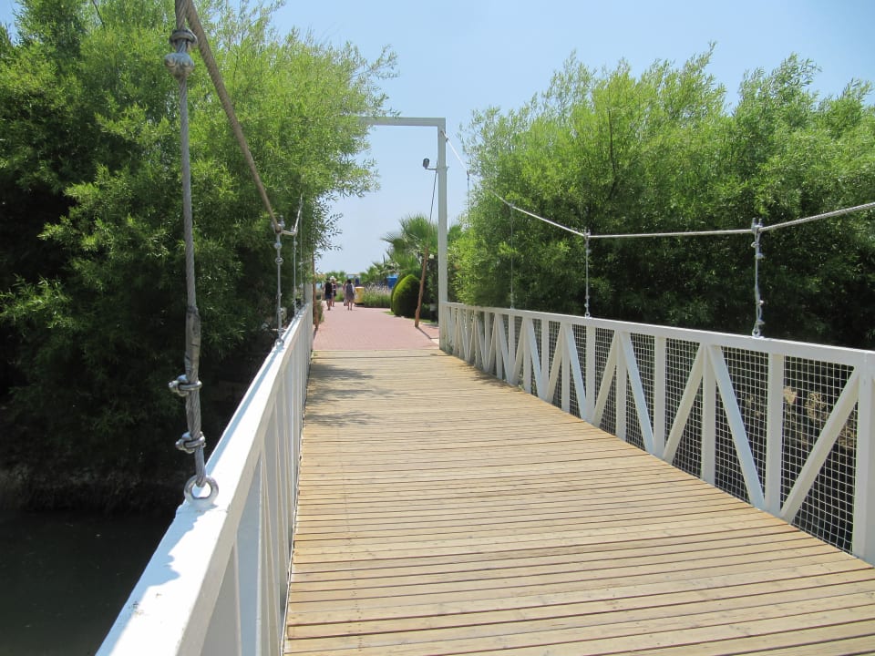 Brücke vom Hotel zum Strand Sunis Elita Beach Resort & Spa