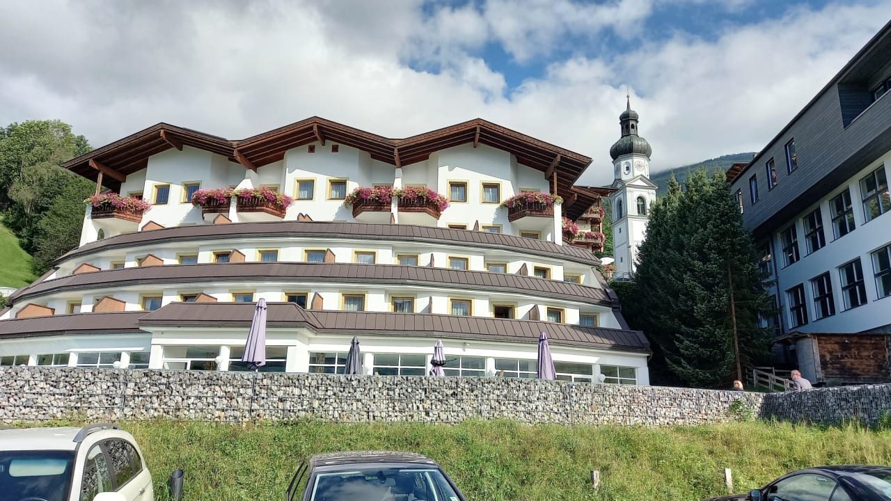 "Das Haupthaus Hoppet Nebe..." Hotel Hoppet (Hart Im Zillertal ...