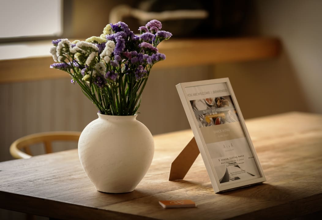 Lobby Llaut Boutique Hotel