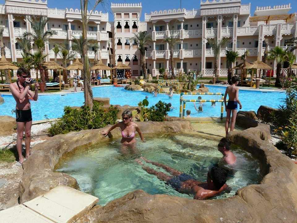 Jacuzzi - basen z ciepłą wodą Pickalbatros Palace Resort