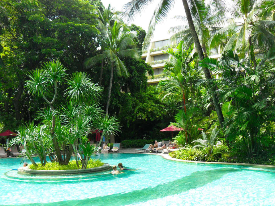 Schöne Poolanlage Movenpick BDMS Wellness Resort Bangkok