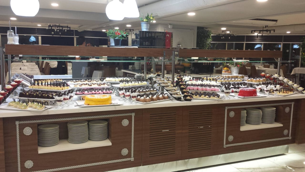 Büffet Sunprime C-Lounge