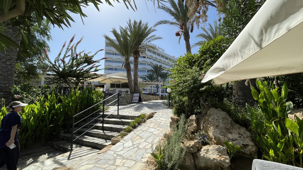 Außenansicht Crystal Springs Beach Hotel