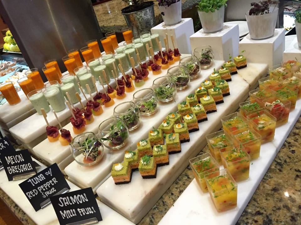 Buffet  The Cove Rotana Resort