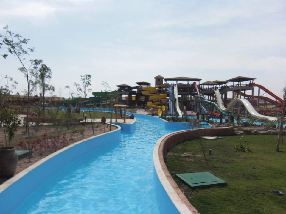 Kanal um den Rutschenpark Pickalbatros Jungle Aqua Park Resort - Neverland Hurghada