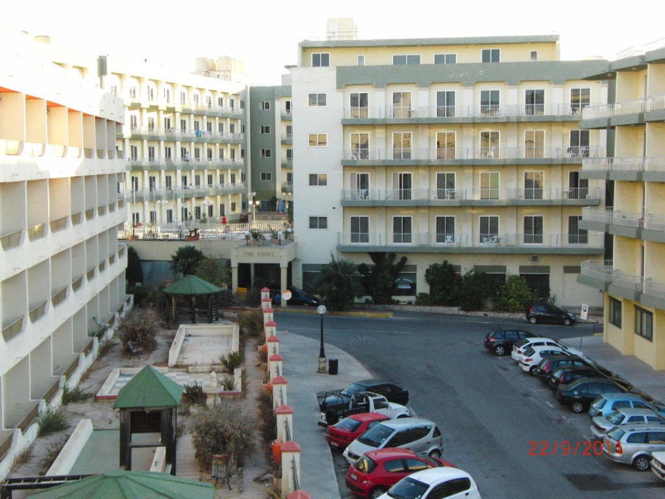 Blick vom zweiten Balkon aus das Topaz Hotel Hotel Esmeralda