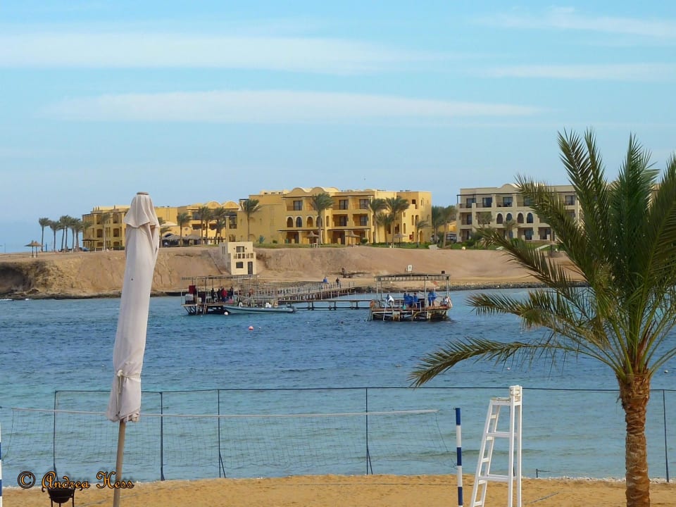 Blick zur anderen Seite der Bucht Steigenberger Coraya Beach - Adults only