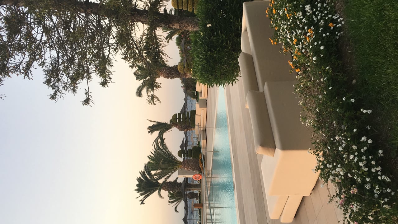 Gartenanlage The Ixian Grand & All Suites