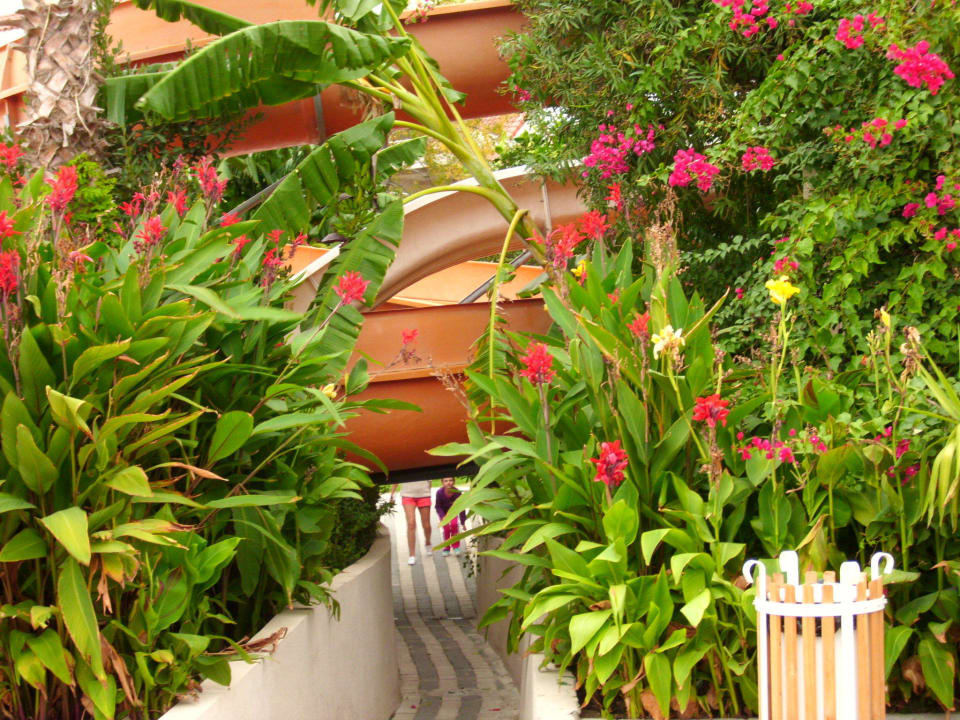 Blühende Gartenanlage Seaden Corolla Hotel