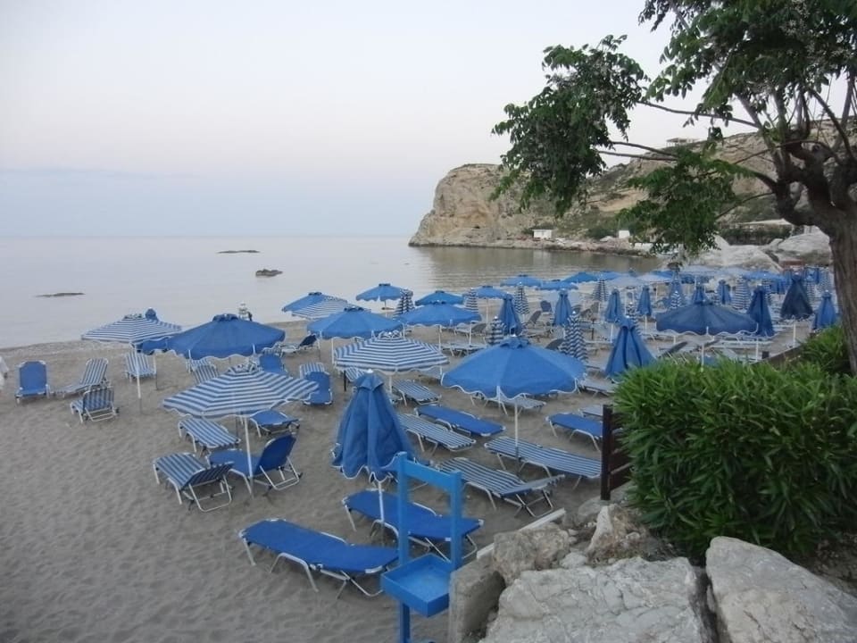 Liegen am Strand alltoura Club Hotel Porto Angeli Beach Resort