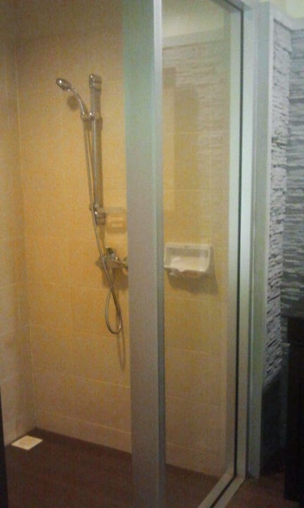 Geräumige Dusche Hotel Nang Thong Beach Resort 2