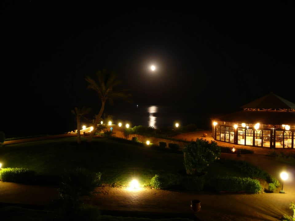 Panoaramabar nachts Three Corners Equinox Beach Resort