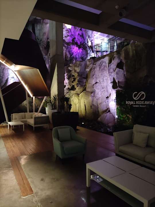 Lobby Royal Hideaway Corales Suites