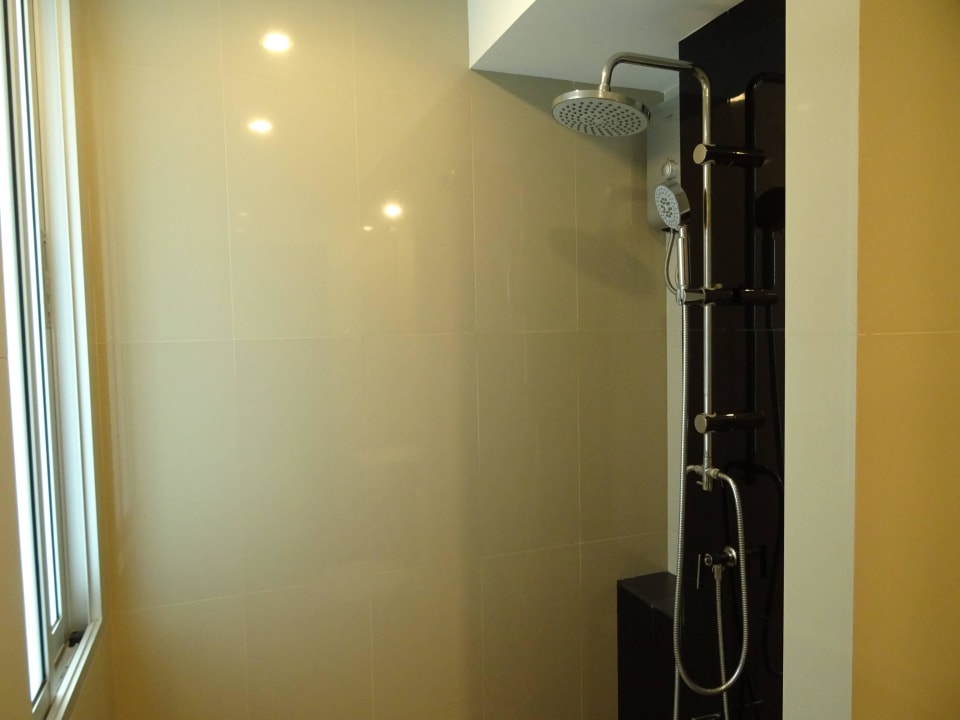 Bad mit Dusche ZENNIQ