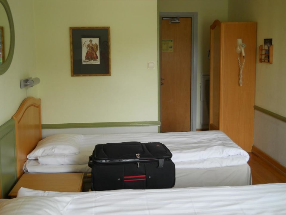 Kein Schrank, nur Garderobe Hotel Scandic Bromma Stockholm