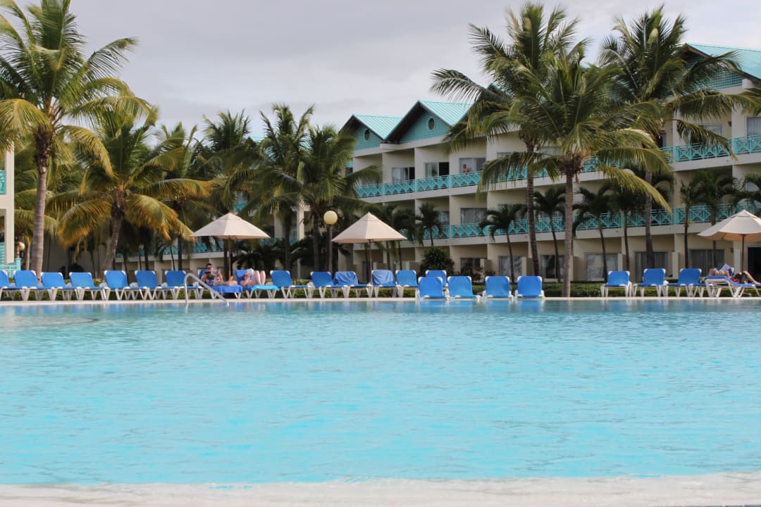 Infinity-Pool (von der anderen Seite) Dreams La Romana Resort & Spa