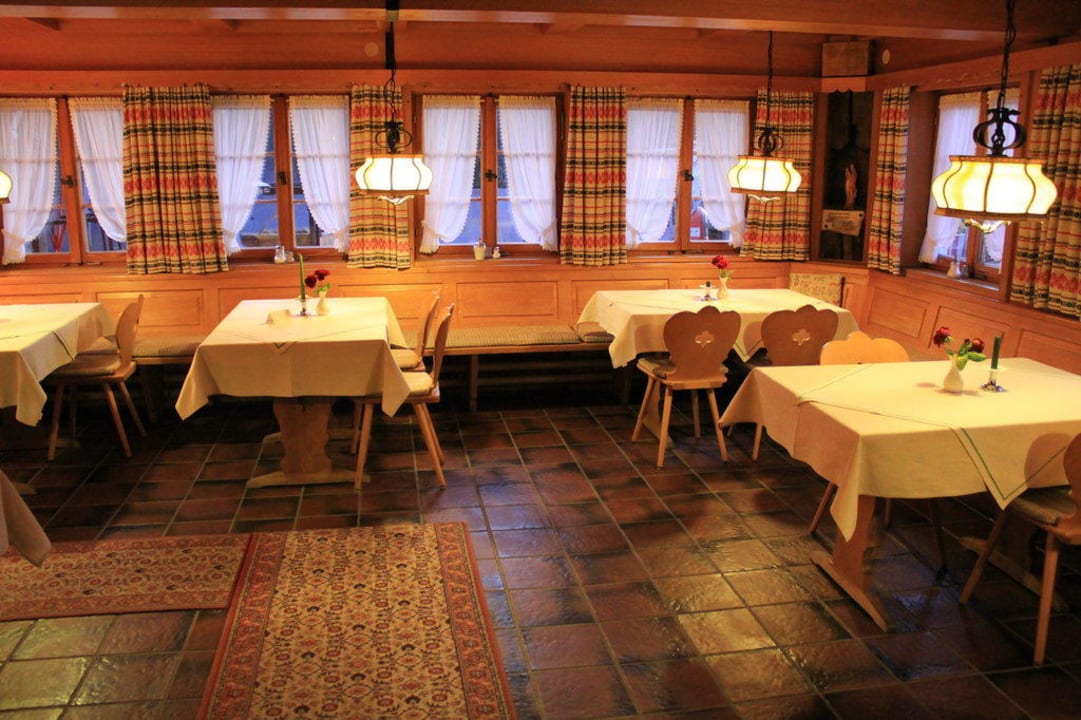 Уютный ресторан Hotel Schwarzwaldgasthof Rößle