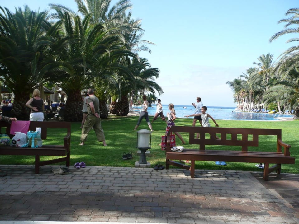 Basen i grupa taichi Lopesan Costa Meloneras, Resort & Spa