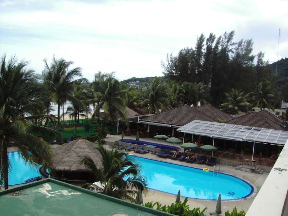 Blick auf den Pool Sunprime Kamala Beach